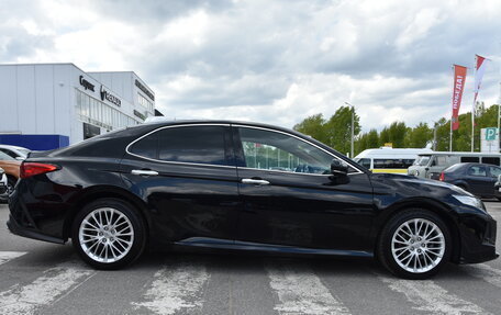 Toyota Camry, 2019 год, 2 800 000 рублей, 10 фотография
