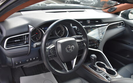 Toyota Camry, 2019 год, 2 800 000 рублей, 16 фотография