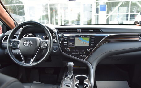 Toyota Camry, 2019 год, 2 800 000 рублей, 18 фотография