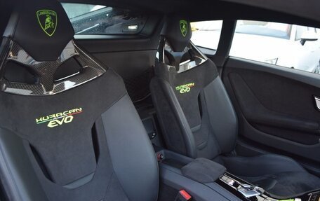 Lamborghini Huracán, 2021 год, 24 000 000 рублей, 14 фотография