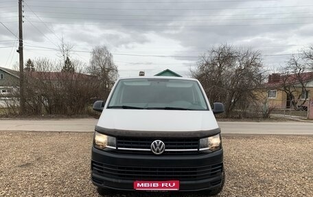 Volkswagen Transporter T6 рестайлинг, 2015 год, 2 300 000 рублей, 1 фотография