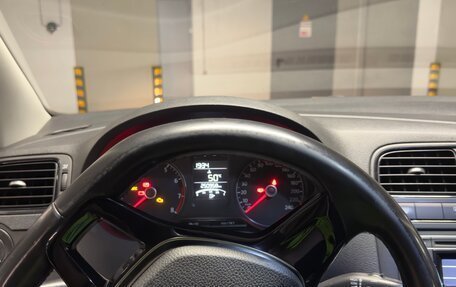 Volkswagen Polo VI (EU Market), 2015 год, 900 000 рублей, 25 фотография