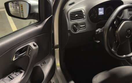 Volkswagen Polo VI (EU Market), 2015 год, 900 000 рублей, 30 фотография