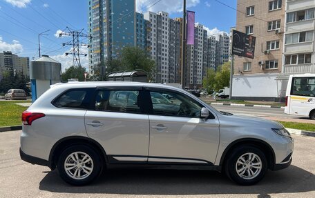 Mitsubishi Outlander III рестайлинг 3, 2019 год, 2 500 000 рублей, 3 фотография
