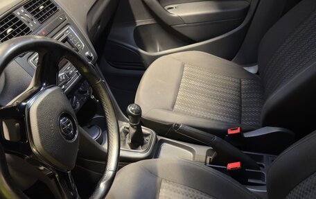 Volkswagen Polo VI (EU Market), 2015 год, 900 000 рублей, 29 фотография