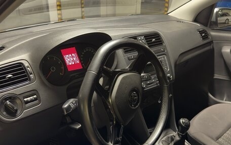 Volkswagen Polo VI (EU Market), 2015 год, 900 000 рублей, 23 фотография