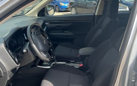 Mitsubishi Outlander III рестайлинг 3, 2019 год, 2 500 000 рублей, 9 фотография