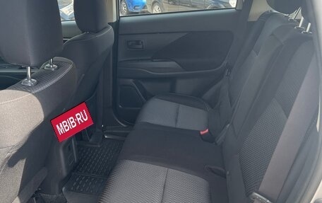 Mitsubishi Outlander III рестайлинг 3, 2019 год, 2 500 000 рублей, 10 фотография