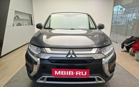 Mitsubishi Outlander III рестайлинг 3, 2019 год, 1 830 000 рублей, 2 фотография