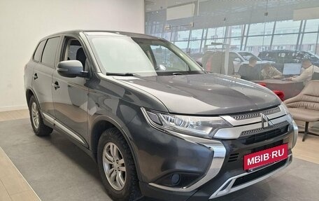 Mitsubishi Outlander III рестайлинг 3, 2019 год, 1 830 000 рублей, 3 фотография