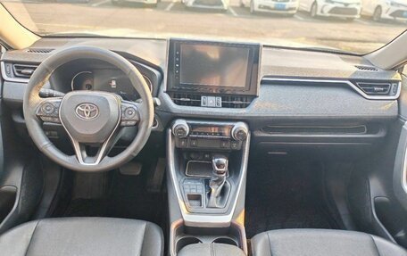 Toyota RAV4, 2021 год, 2 772 000 рублей, 4 фотография