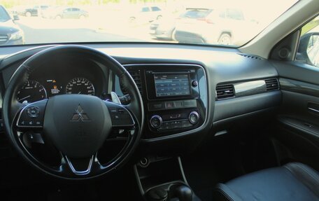 Mitsubishi Outlander III рестайлинг 3, 2016 год, 1 698 000 рублей, 6 фотография