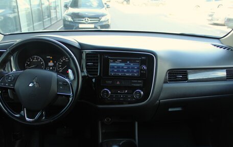 Mitsubishi Outlander III рестайлинг 3, 2016 год, 1 698 000 рублей, 8 фотография