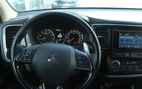 Mitsubishi Outlander III рестайлинг 3, 2016 год, 1 698 000 рублей, 9 фотография