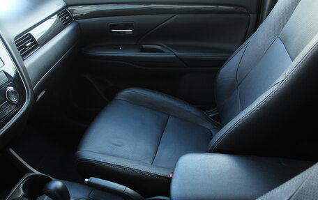 Mitsubishi Outlander III рестайлинг 3, 2016 год, 1 698 000 рублей, 15 фотография
