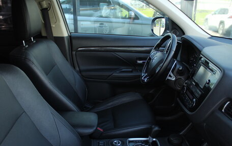 Mitsubishi Outlander III рестайлинг 3, 2016 год, 1 698 000 рублей, 16 фотография