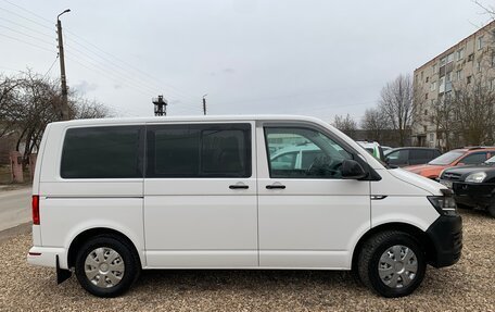 Volkswagen Transporter T6 рестайлинг, 2015 год, 2 300 000 рублей, 2 фотография