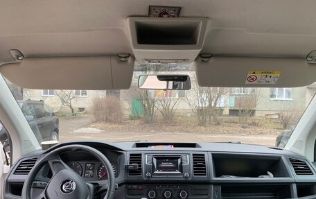 Volkswagen Transporter T6 рестайлинг, 2015 год, 2 300 000 рублей, 12 фотография