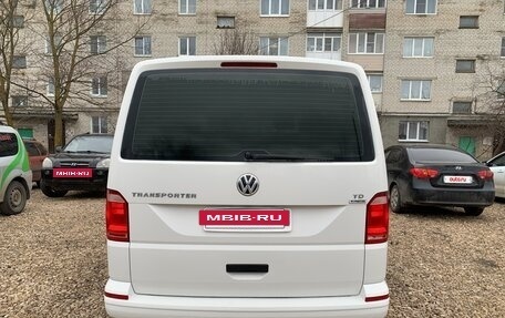Volkswagen Transporter T6 рестайлинг, 2015 год, 2 300 000 рублей, 3 фотография