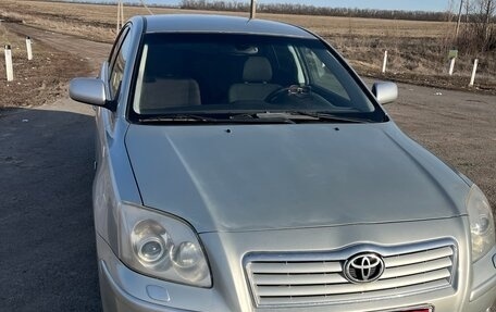 Toyota Avensis III рестайлинг, 2005 год, 820 000 рублей, 1 фотография