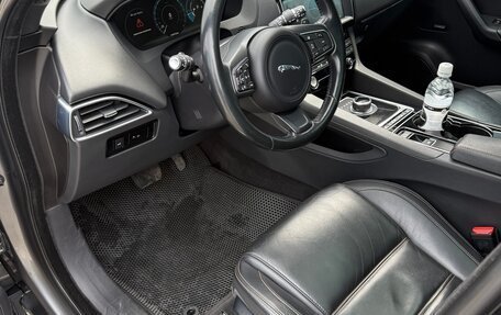 Jaguar F-Pace, 2016 год, 3 190 000 рублей, 10 фотография