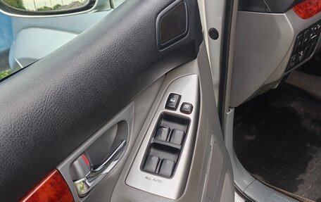 Toyota Land Cruiser Prado 120 рестайлинг, 2006 год, 1 850 000 рублей, 19 фотография
