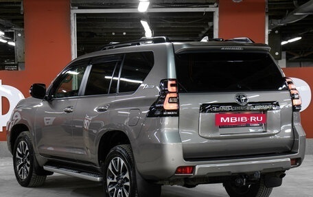 Toyota Land Cruiser Prado 150 рестайлинг 2, 2022 год, 7 549 000 рублей, 7 фотография