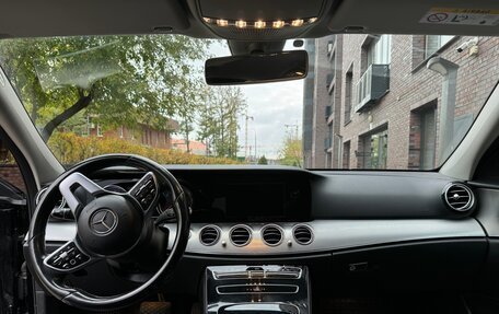 Mercedes-Benz E-Класс, 2019 год, 2 100 000 рублей, 3 фотография