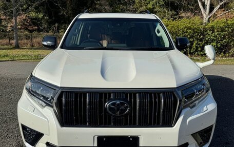 Toyota Land Cruiser Prado 150 рестайлинг 2, 2022 год, 3 874 000 рублей, 2 фотография