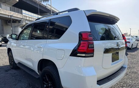 Toyota Land Cruiser Prado 150 рестайлинг 2, 2022 год, 3 874 000 рублей, 6 фотография