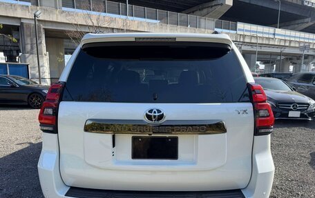 Toyota Land Cruiser Prado 150 рестайлинг 2, 2022 год, 3 874 000 рублей, 5 фотография