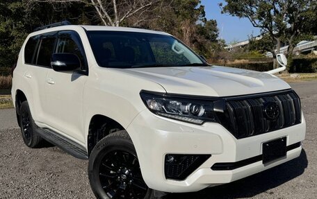 Toyota Land Cruiser Prado 150 рестайлинг 2, 2022 год, 3 874 000 рублей, 3 фотография