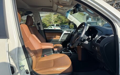 Toyota Land Cruiser Prado 150 рестайлинг 2, 2022 год, 3 874 000 рублей, 14 фотография