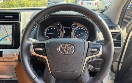Toyota Land Cruiser Prado 150 рестайлинг 2, 2022 год, 3 874 000 рублей, 18 фотография