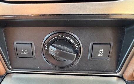 Toyota Land Cruiser Prado 150 рестайлинг 2, 2022 год, 3 874 000 рублей, 28 фотография