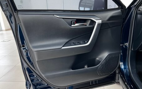 Toyota RAV4, 2020 год, 3 570 000 рублей, 29 фотография