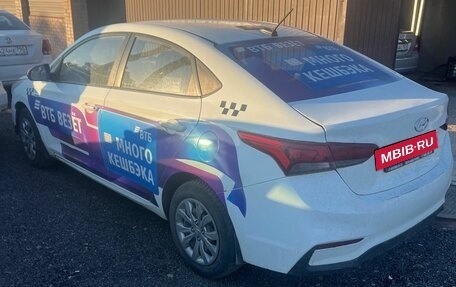 Hyundai Solaris II рестайлинг, 2018 год, 630 000 рублей, 3 фотография