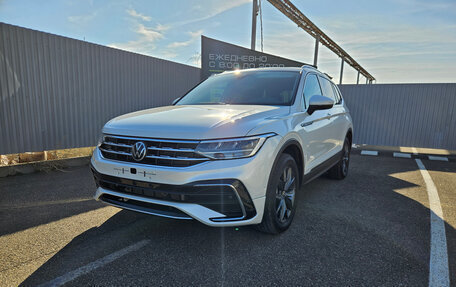 Volkswagen Tiguan II, 2022 год, 4 000 000 рублей, 1 фотография