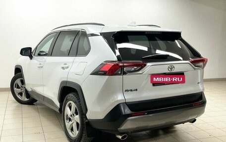 Toyota RAV4, 2021 год, 3 660 000 рублей, 6 фотография