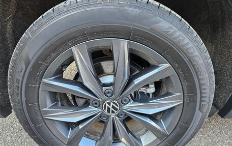 Volkswagen Tiguan II, 2022 год, 4 000 000 рублей, 10 фотография