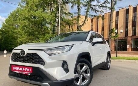 Toyota RAV4, 2020 год, 3 090 000 рублей, 2 фотография