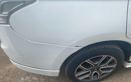 Mitsubishi Outlander III рестайлинг 3, 2013 год, 1 180 000 рублей, 10 фотография