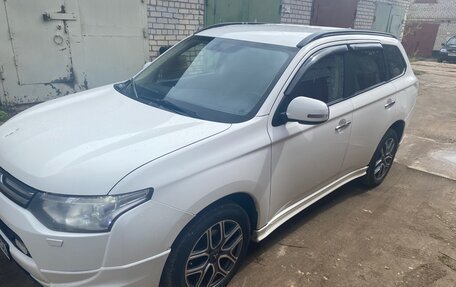 Mitsubishi Outlander III рестайлинг 3, 2013 год, 1 180 000 рублей, 15 фотография