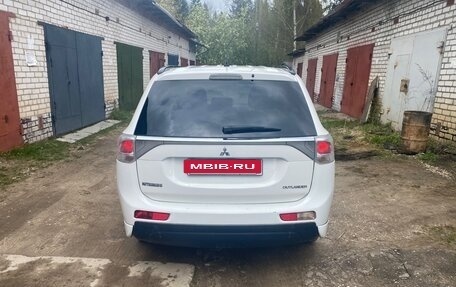 Mitsubishi Outlander III рестайлинг 3, 2013 год, 1 180 000 рублей, 8 фотография
