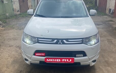 Mitsubishi Outlander III рестайлинг 3, 2013 год, 1 180 000 рублей, 14 фотография