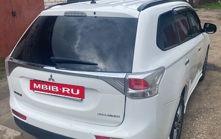 Mitsubishi Outlander III рестайлинг 3, 2013 год, 1 180 000 рублей, 9 фотография