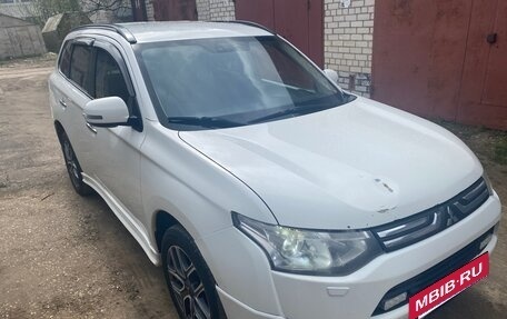 Mitsubishi Outlander III рестайлинг 3, 2013 год, 1 180 000 рублей, 13 фотография
