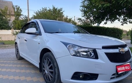 Chevrolet Cruze II, 2010 год, 780 000 рублей, 4 фотография