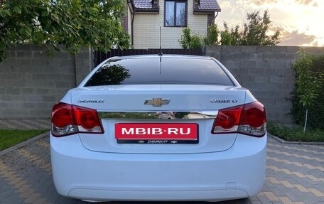 Chevrolet Cruze II, 2010 год, 780 000 рублей, 8 фотография