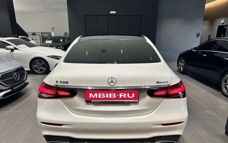 Mercedes-Benz E-Класс, 2022 год, 4 830 000 рублей, 4 фотография
